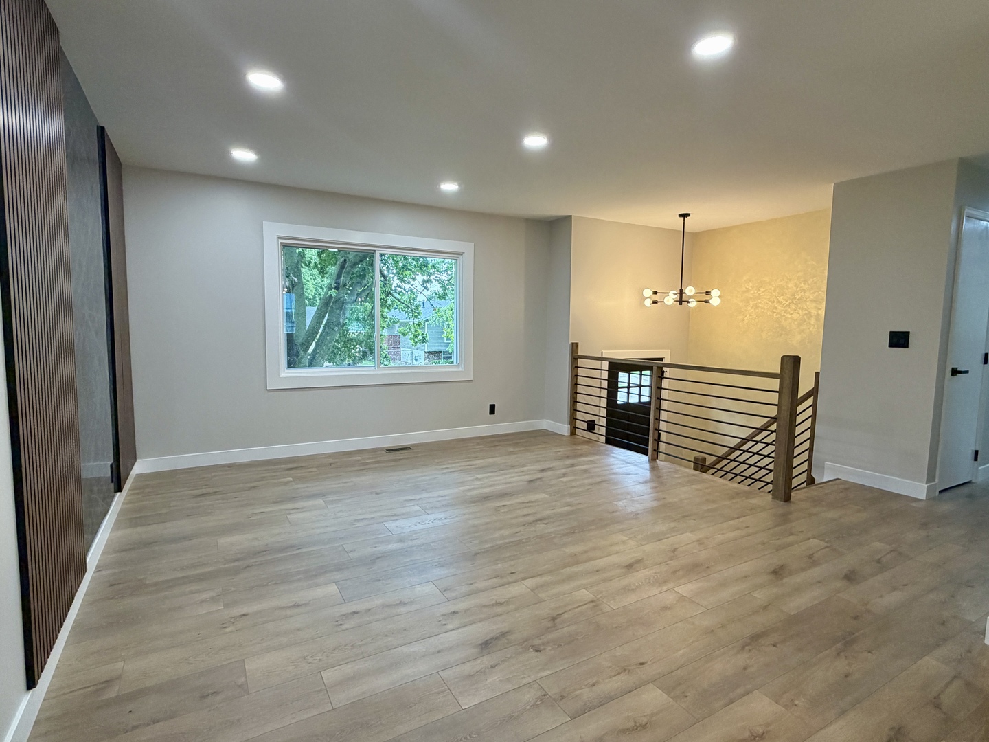 3rd image of 807 Hayward Ave, Streamwood, IL 60107 | MLS# 12730433