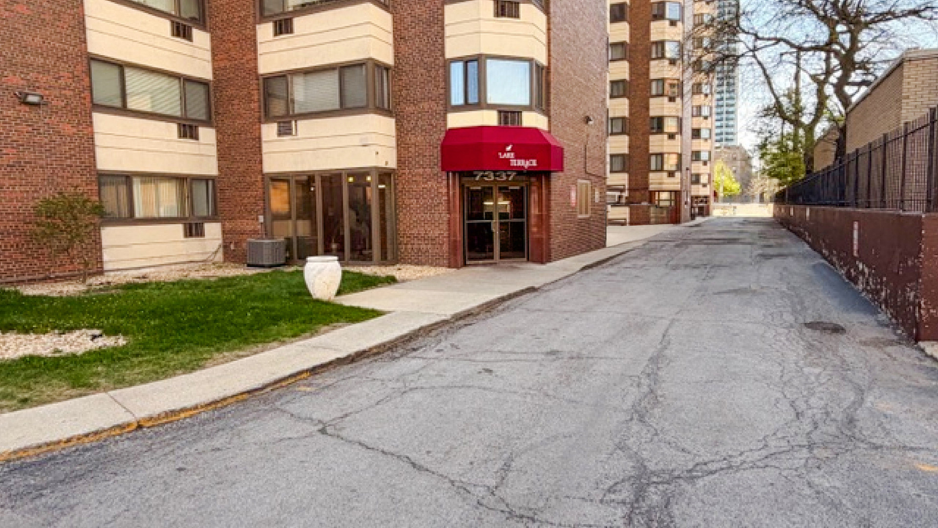 3rd image of 7337 S South Shore Dr #812, Chicago, IL 60649 | MLS# 12730529