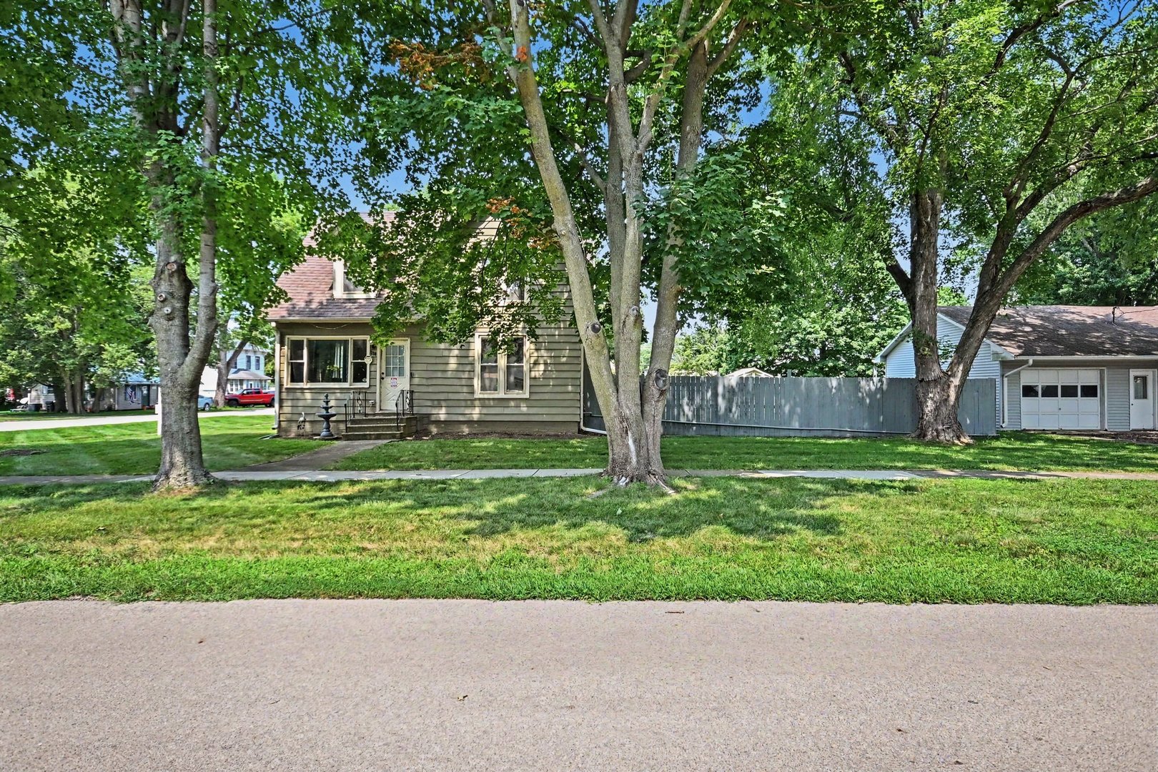 3rd image of 330 Pleasant St, Sheridan, IL 60551 | MLS# 12730640