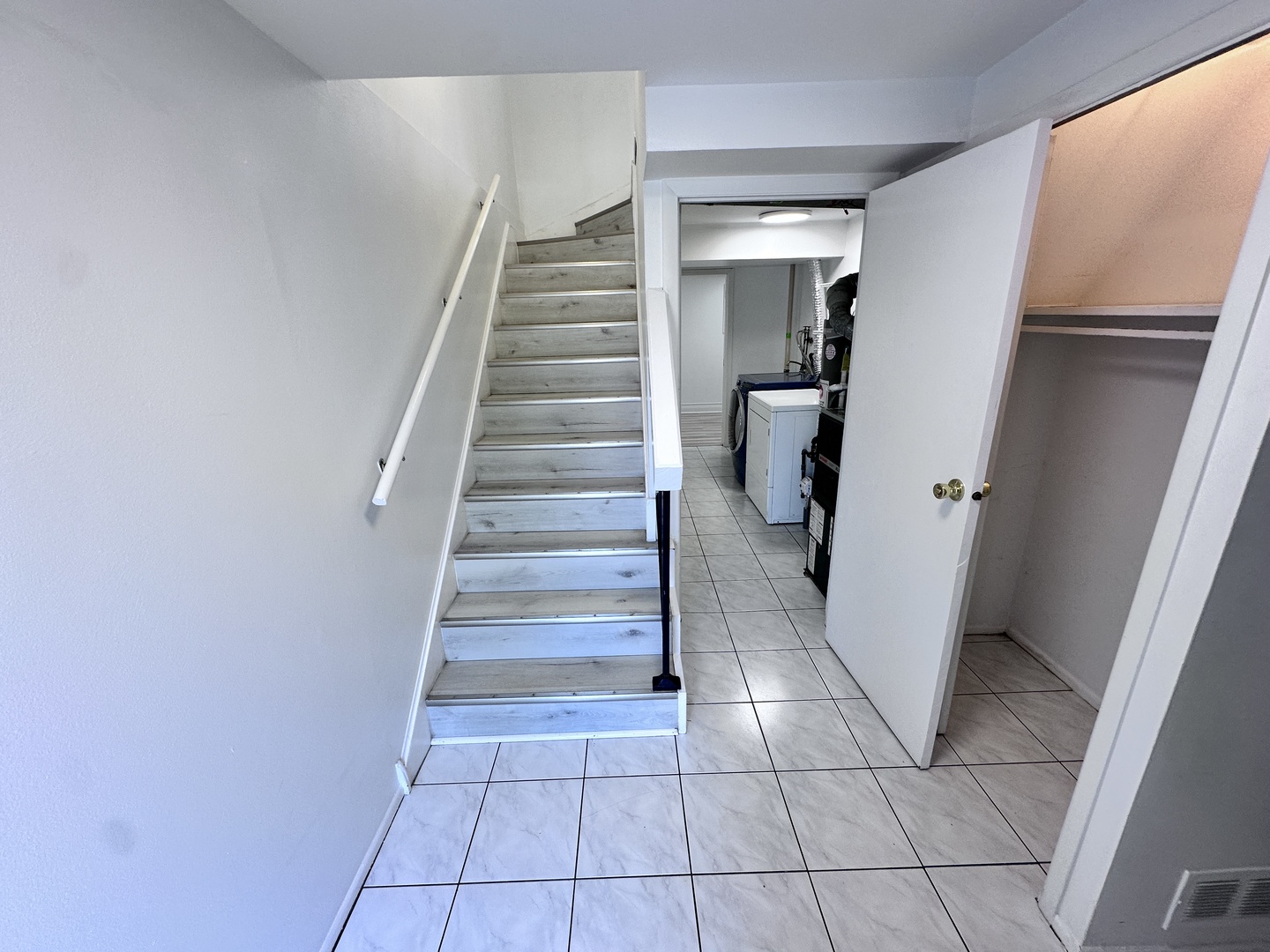 2nd image of 811 Shawnee Trl #811, Roselle, IL 60172 | MLS# 12730869