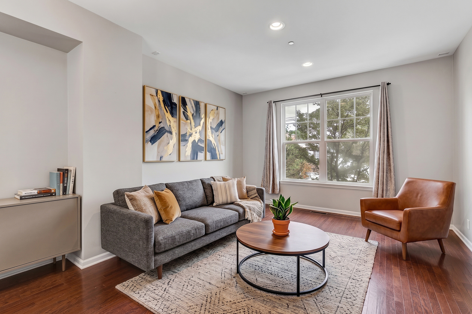 4th image of 318 Laurel Ave, Des Plaines, IL 60016 | MLS# 12732859