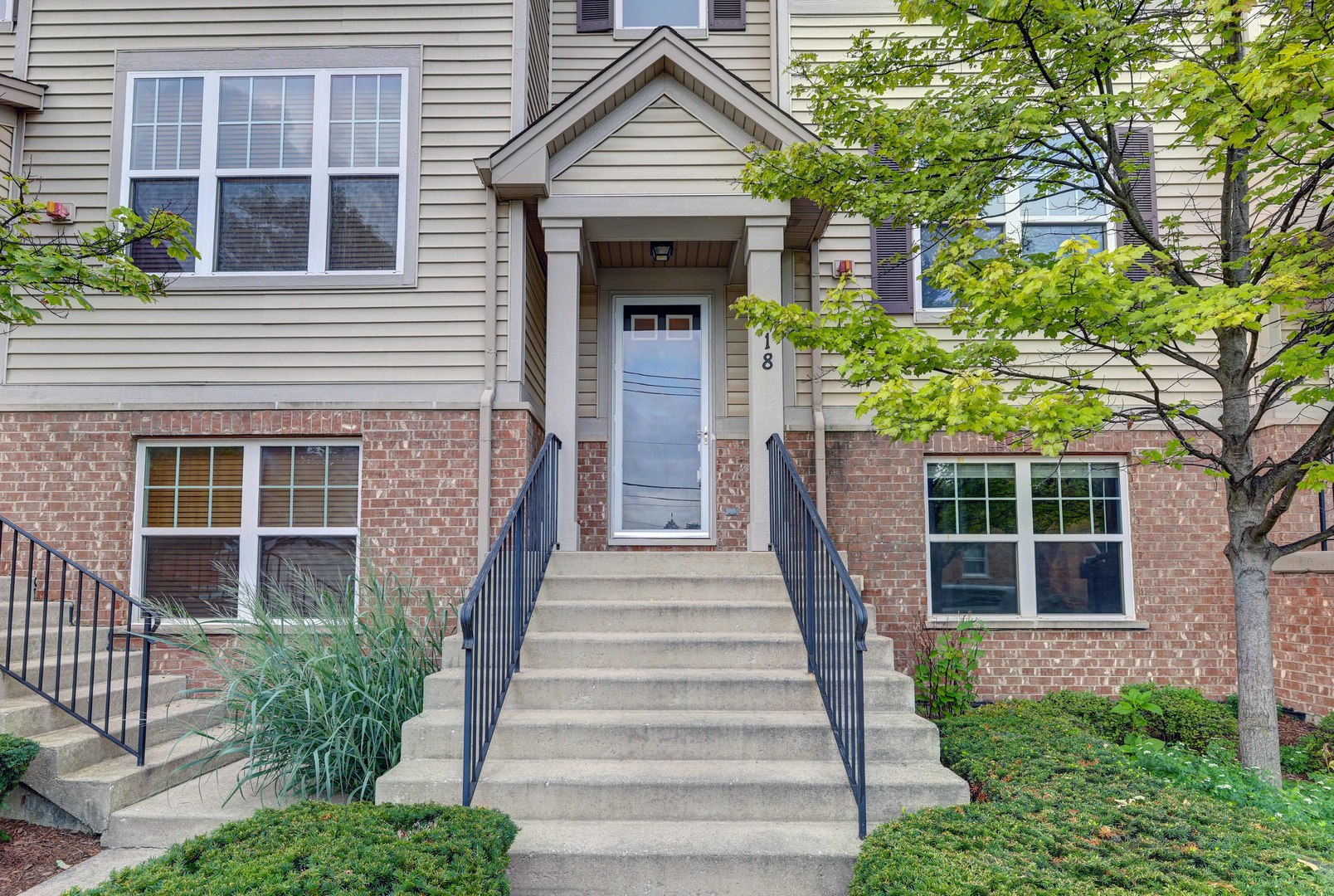 1st image of 318 Laurel Ave, Des Plaines, IL 60016 | MLS# 12732859
