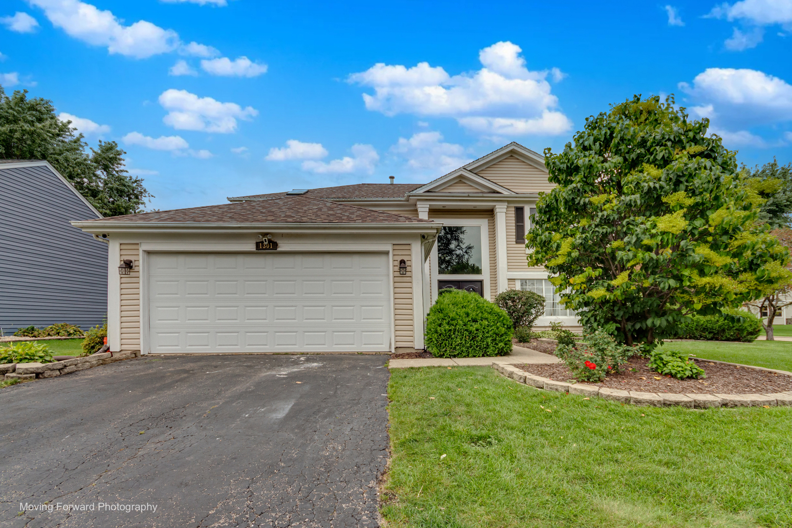 4th image of 1301 Big Oak Trl, Aurora, IL 60506 | MLS# 12733819