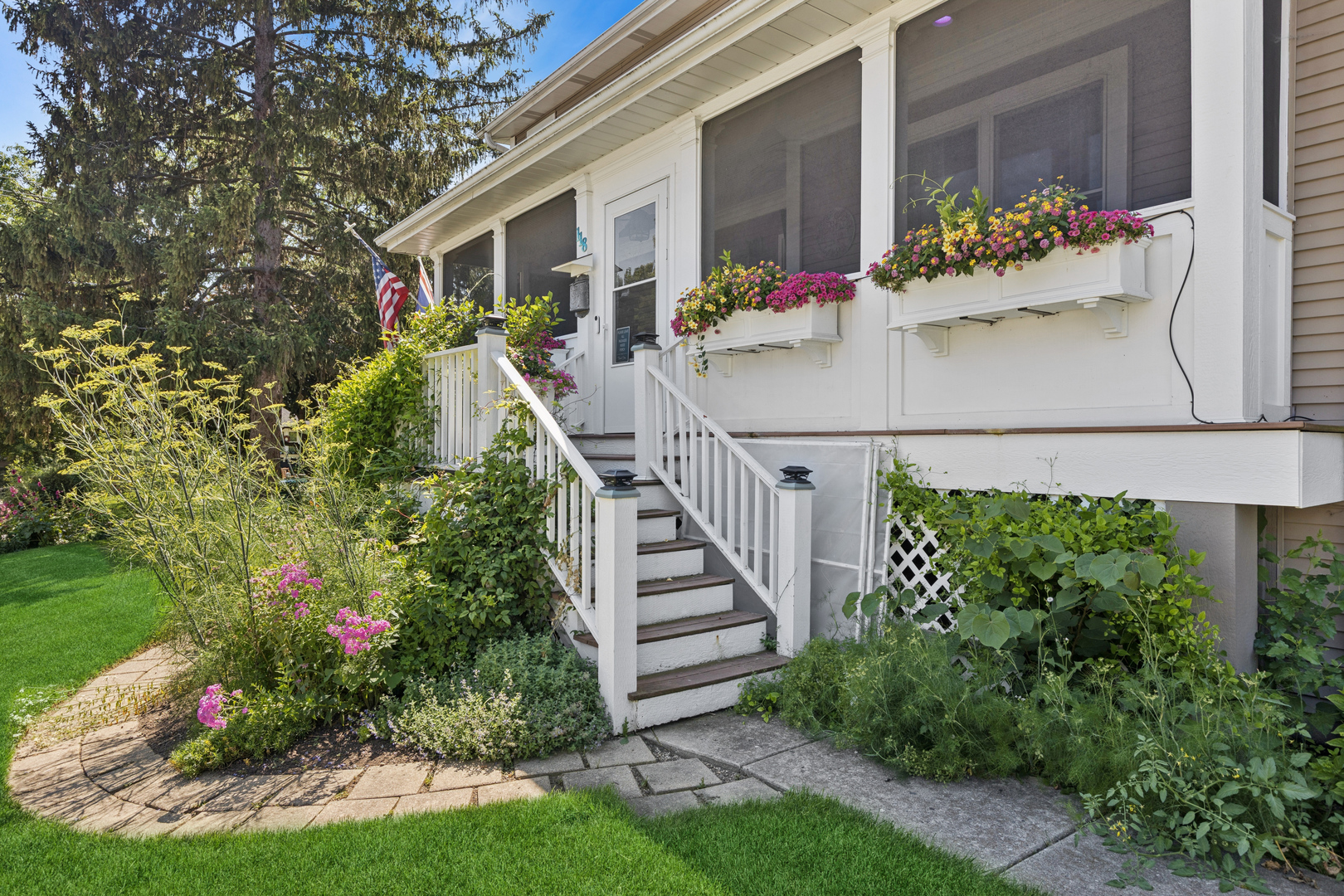 3rd image of 118 Waverly Rd, Barrington, IL 60010 | MLS# 12735525