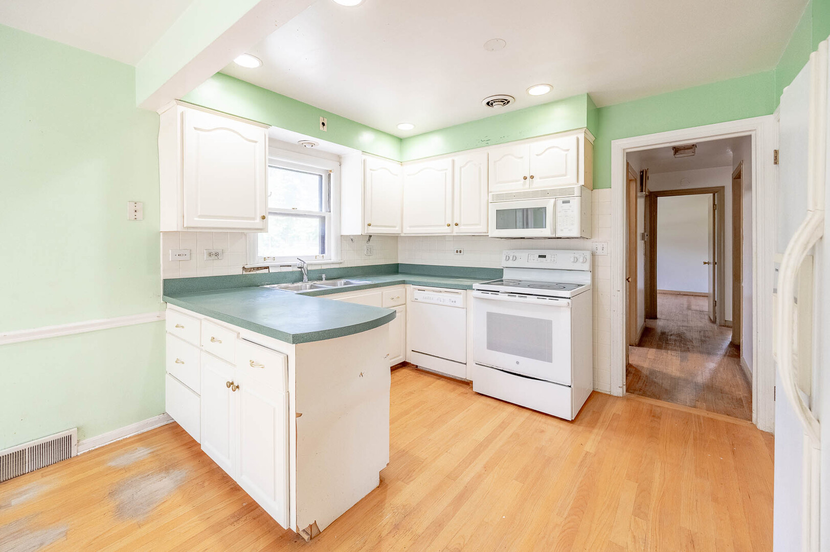 4th image of 4552 N Lockwood Ave, Chicago, IL 60630 | MLS# 12736543