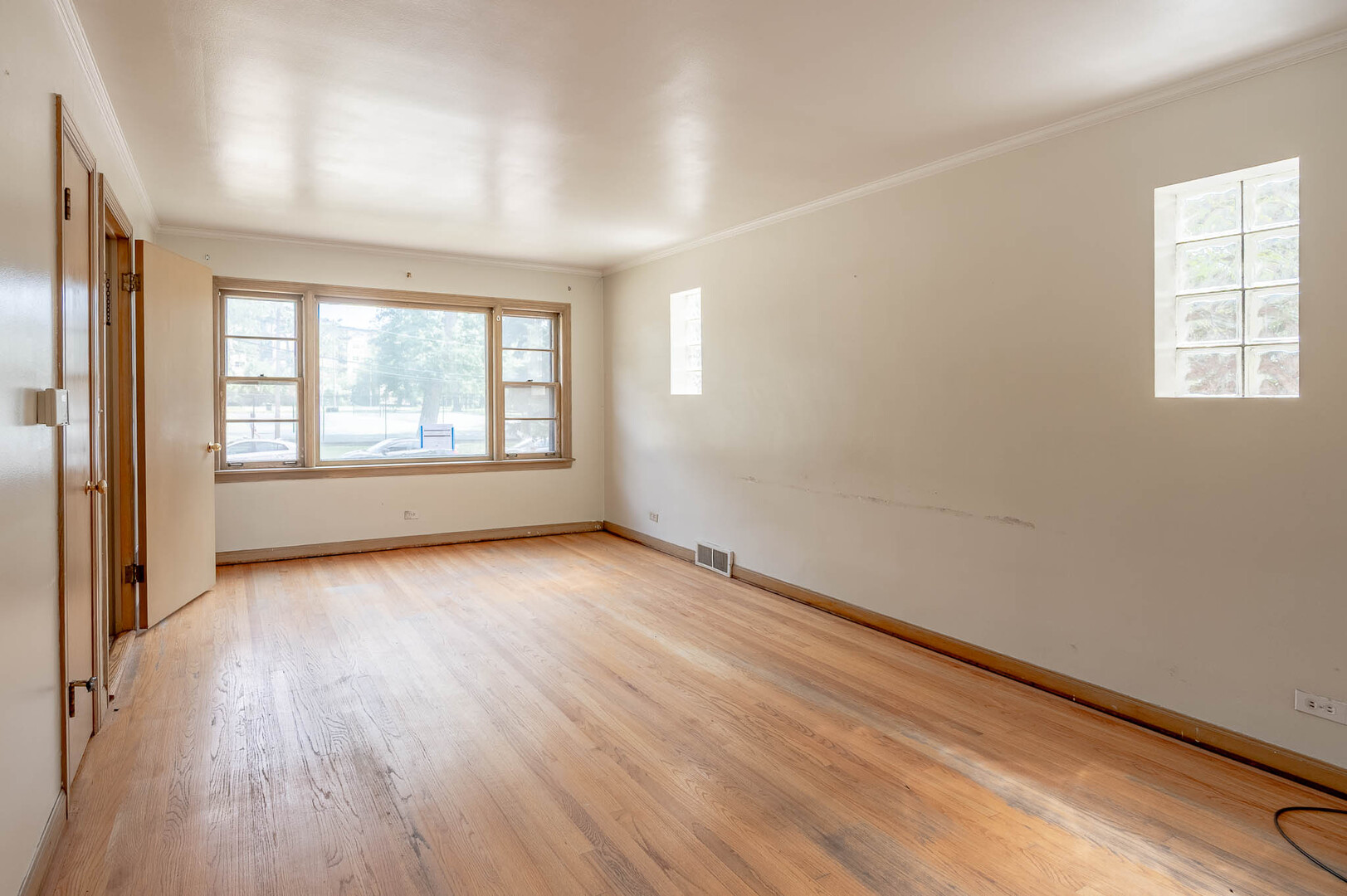 3rd image of 4552 N Lockwood Ave, Chicago, IL 60630 | MLS# 12736543