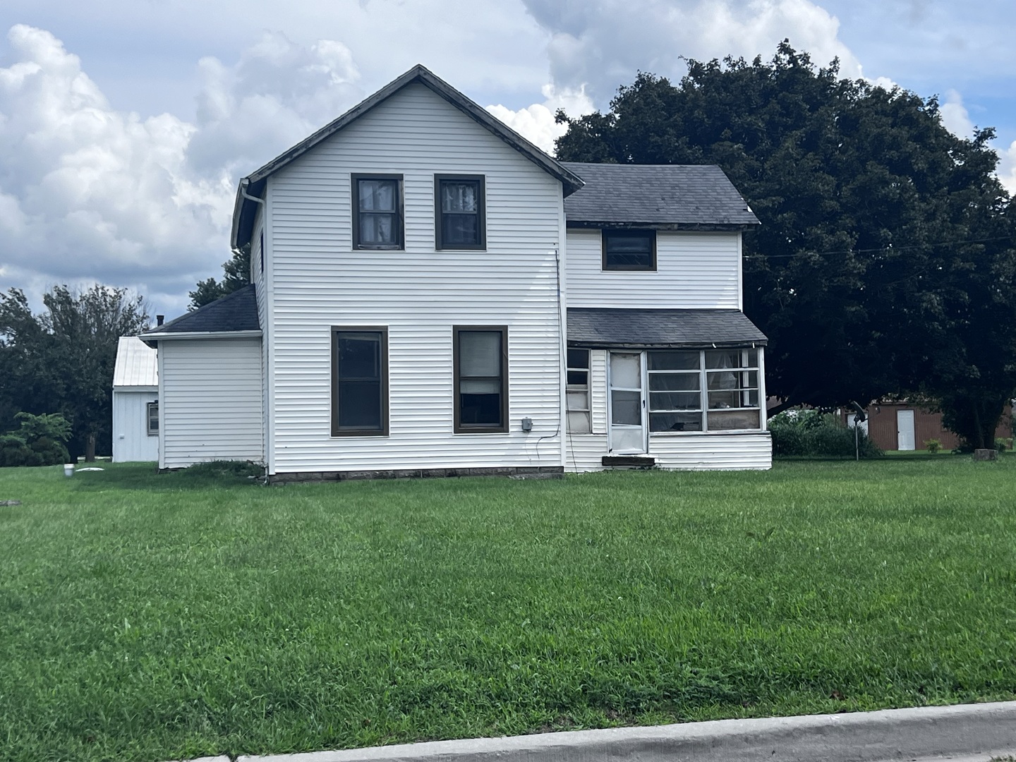 2nd image of 422 N Evergreen St, Onarga, IL 60955 | MLS# 12737854