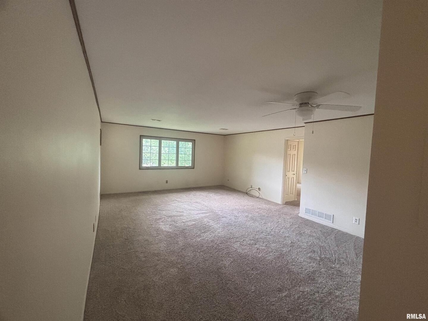 4th image of 920 17th St, Moline, IL 61265