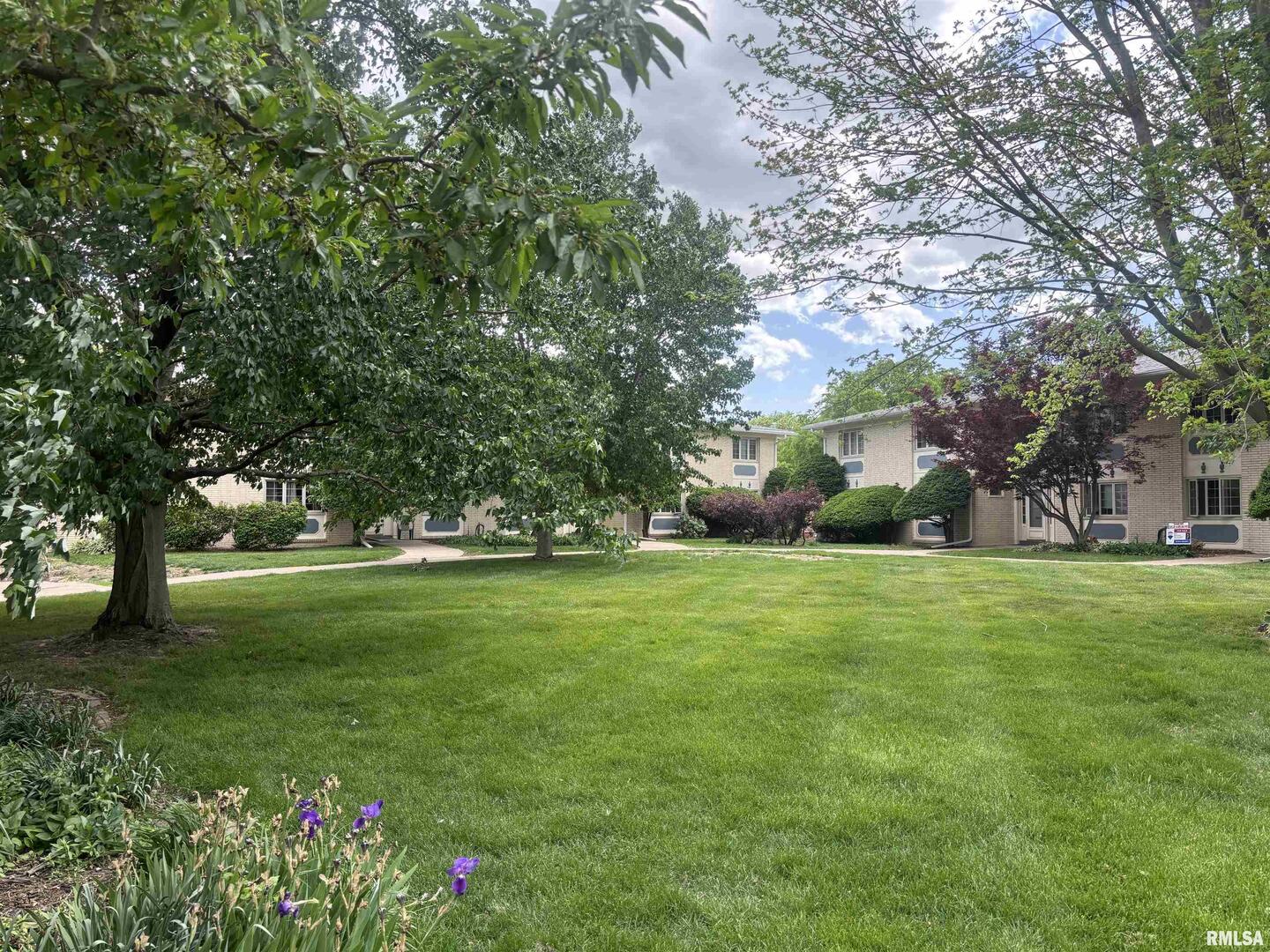 2nd image of 920 17th St, Moline, IL 61265