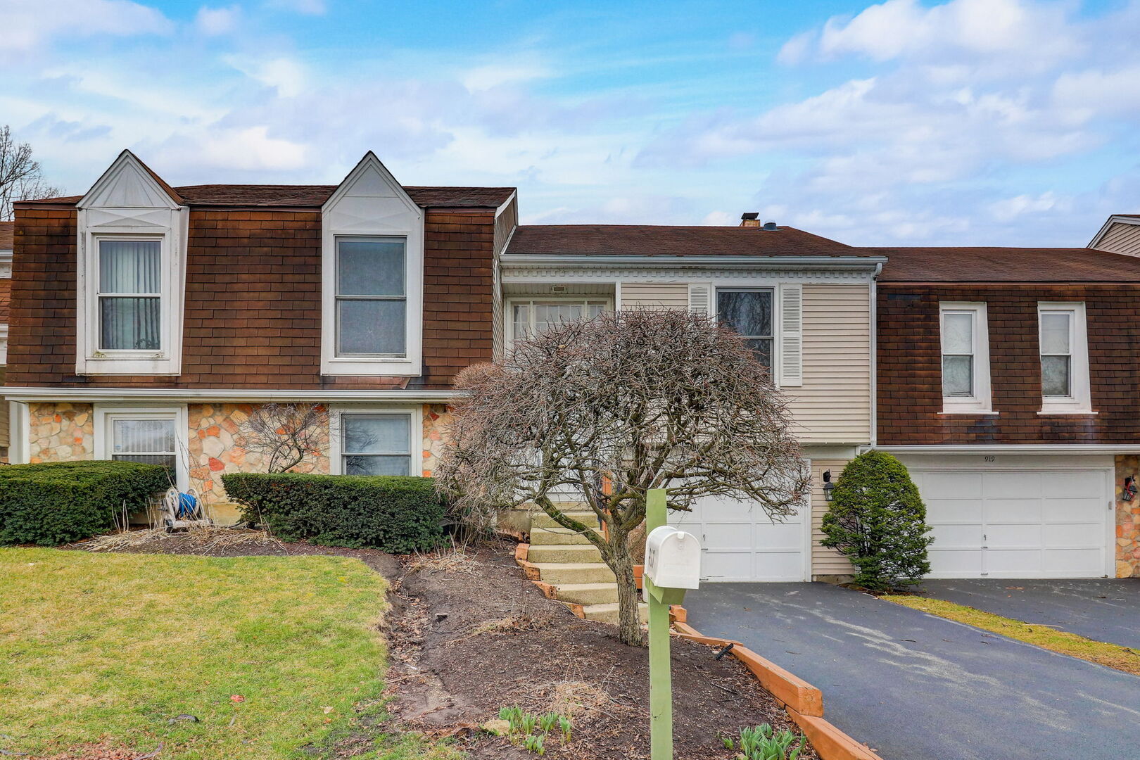 Photo 1 of Townhouse for sale at 917 Burgess Cir, Buffalo Grove, IL 60089 | MLS# 12741524 | Listing updated on 2026-09-03