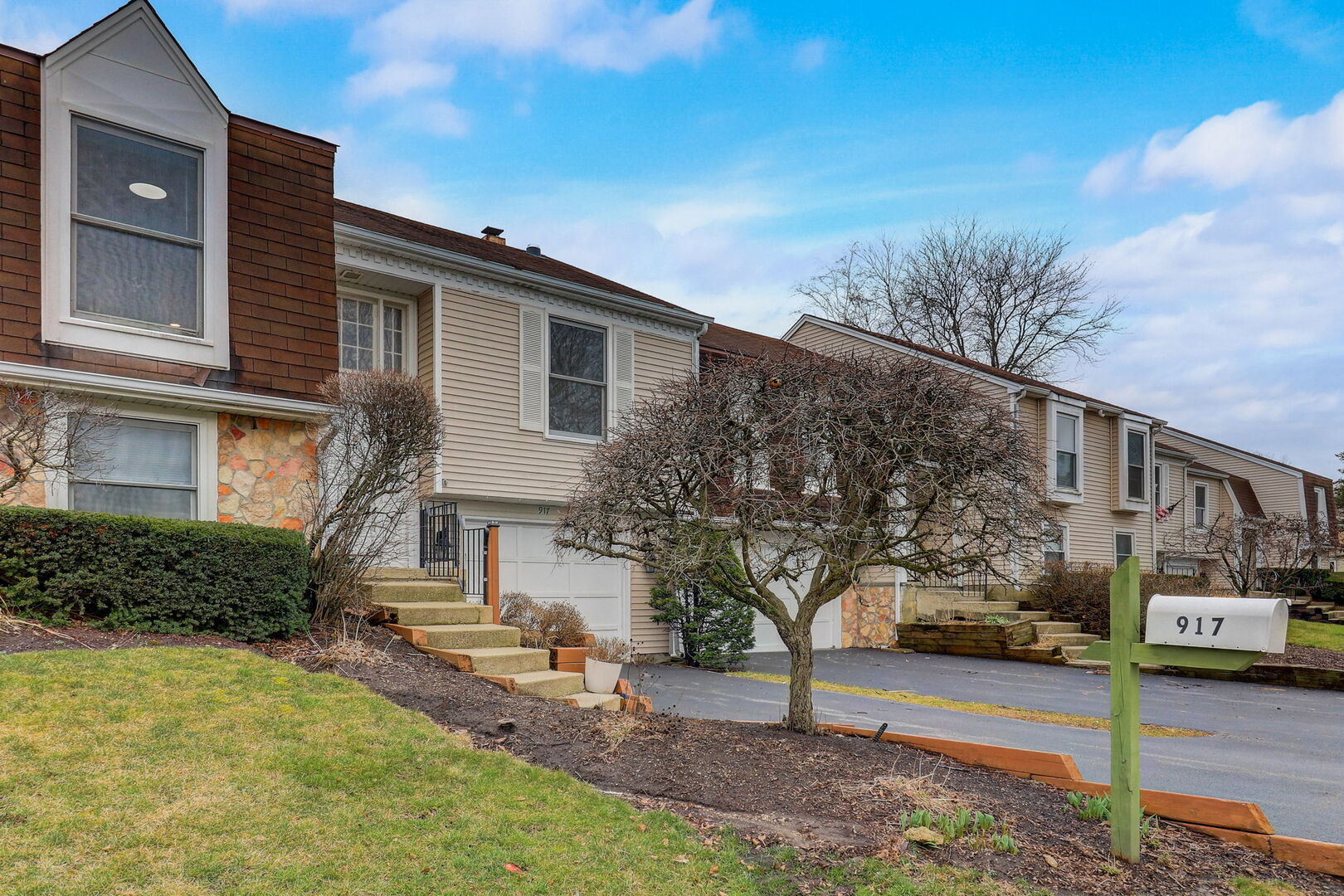 Photo 2 of Townhouse for sale at 917 Burgess Cir, Buffalo Grove, IL 60089 | MLS# 12741524 | Listing updated on 2026-09-03
