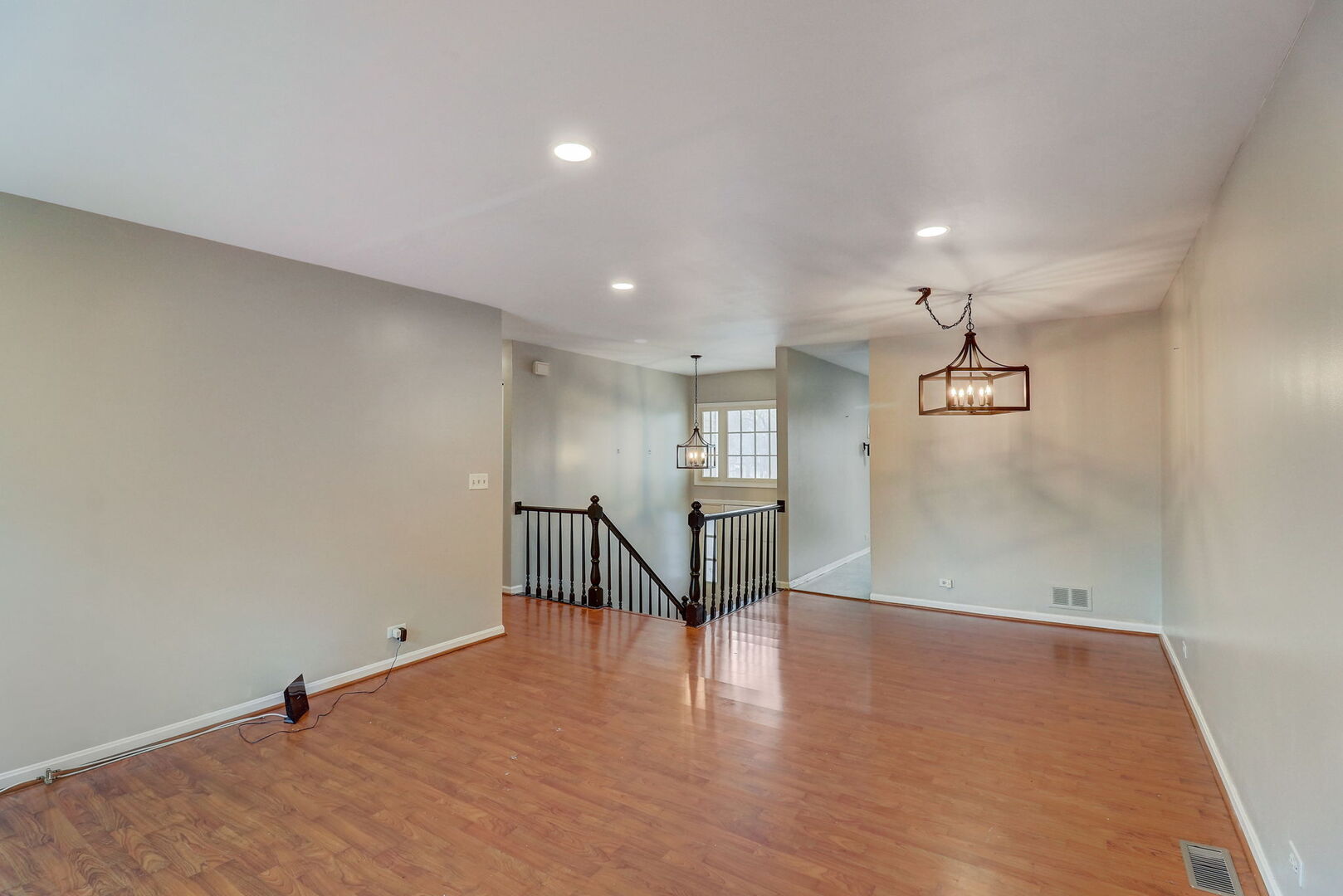 Photo 5 of Townhouse for sale at 917 Burgess Cir, Buffalo Grove, IL 60089 | MLS# 12741524 | Listing updated on 2026-09-03