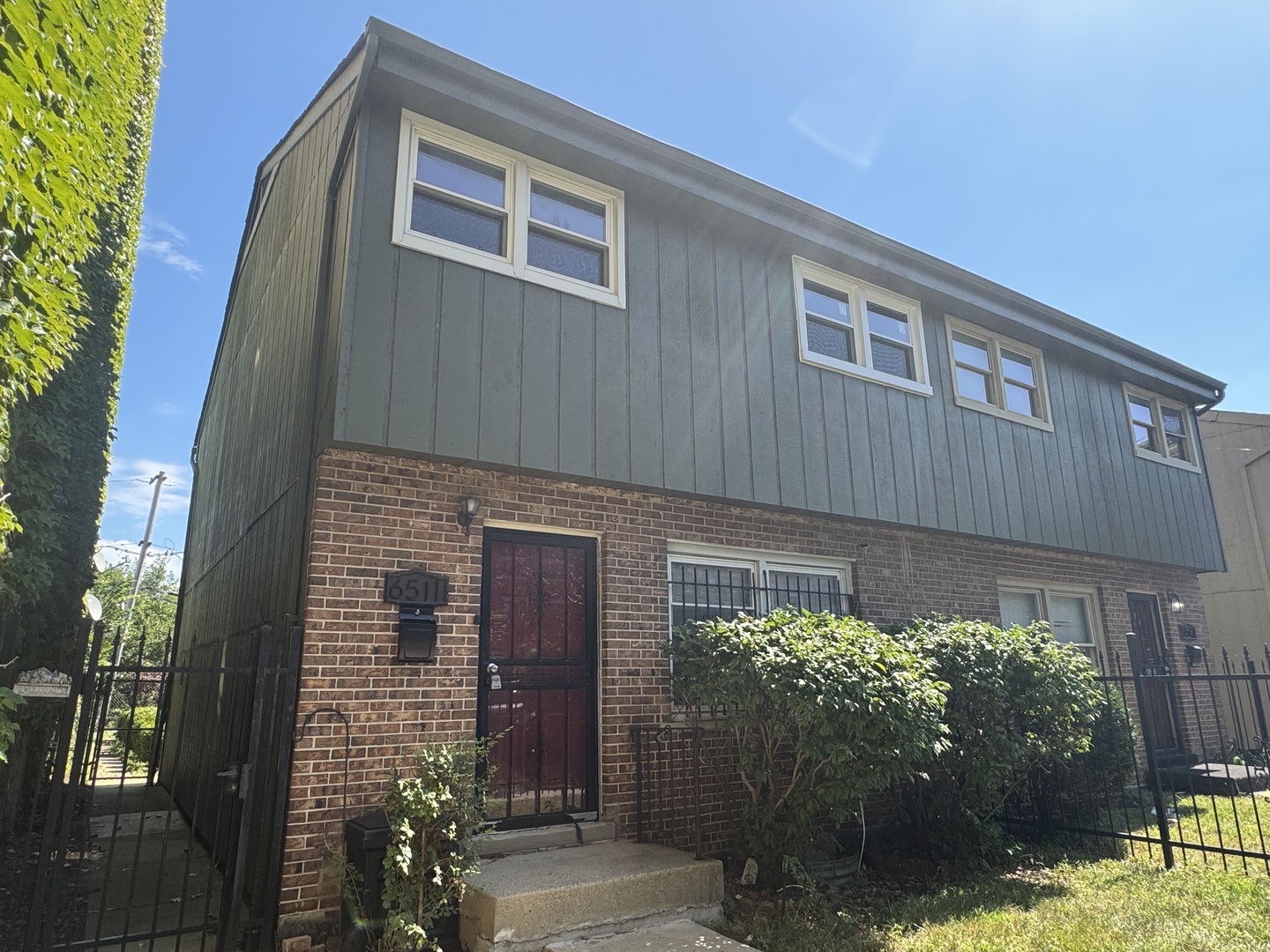 Photo 2 of Townhouse for sale at 6511 S Ellis Ave, Chicago, IL 60637 | MLS# 12744188 | Listing updated on 2026-09-06