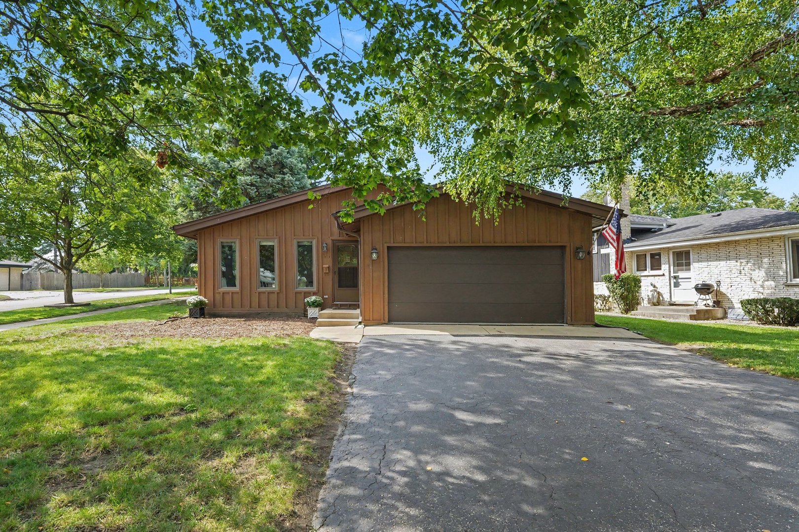 Photo 2 of Single family home for sale at 452 Commonwealth Ln, Elmhurst, IL 60126 | MLS# 12746639 | Listing updated on 2026-09-05