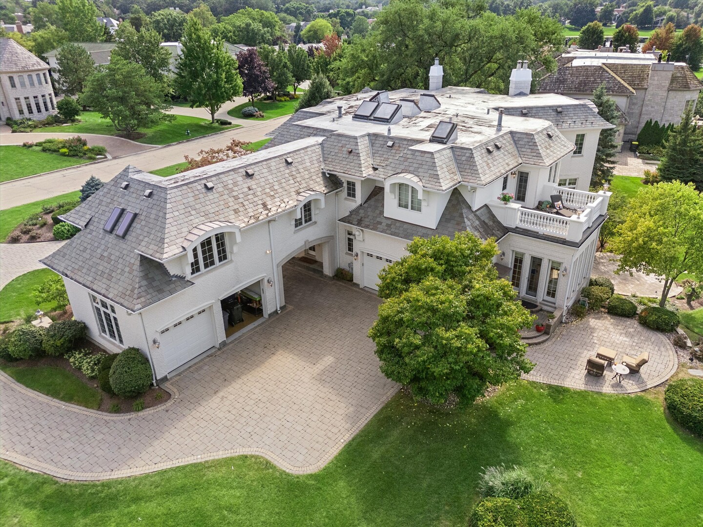 Photo 4 of Single family home for sale at 1904 Midwest Clb Pkwy, Oak Brook, IL 60523 | MLS# 12746787 | Listing updated on 2026-09-05
