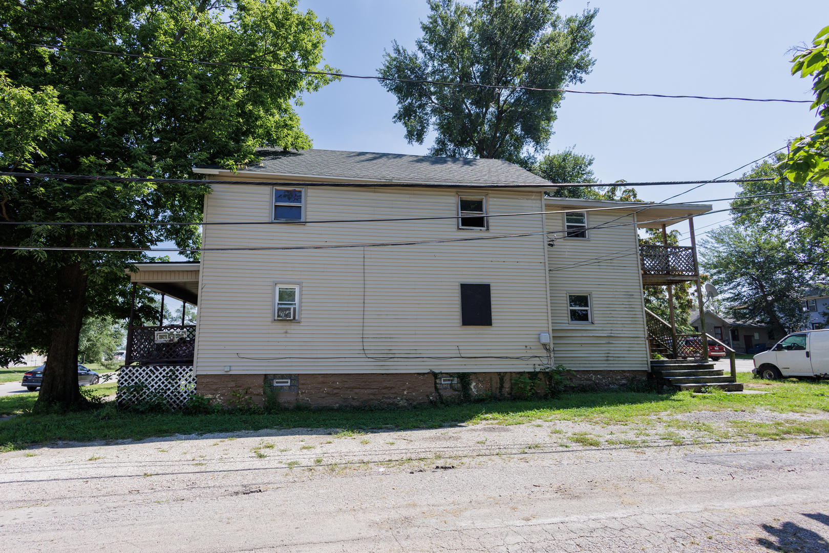 3rd image of 854 E Locust St, Kankakee, IL 60901