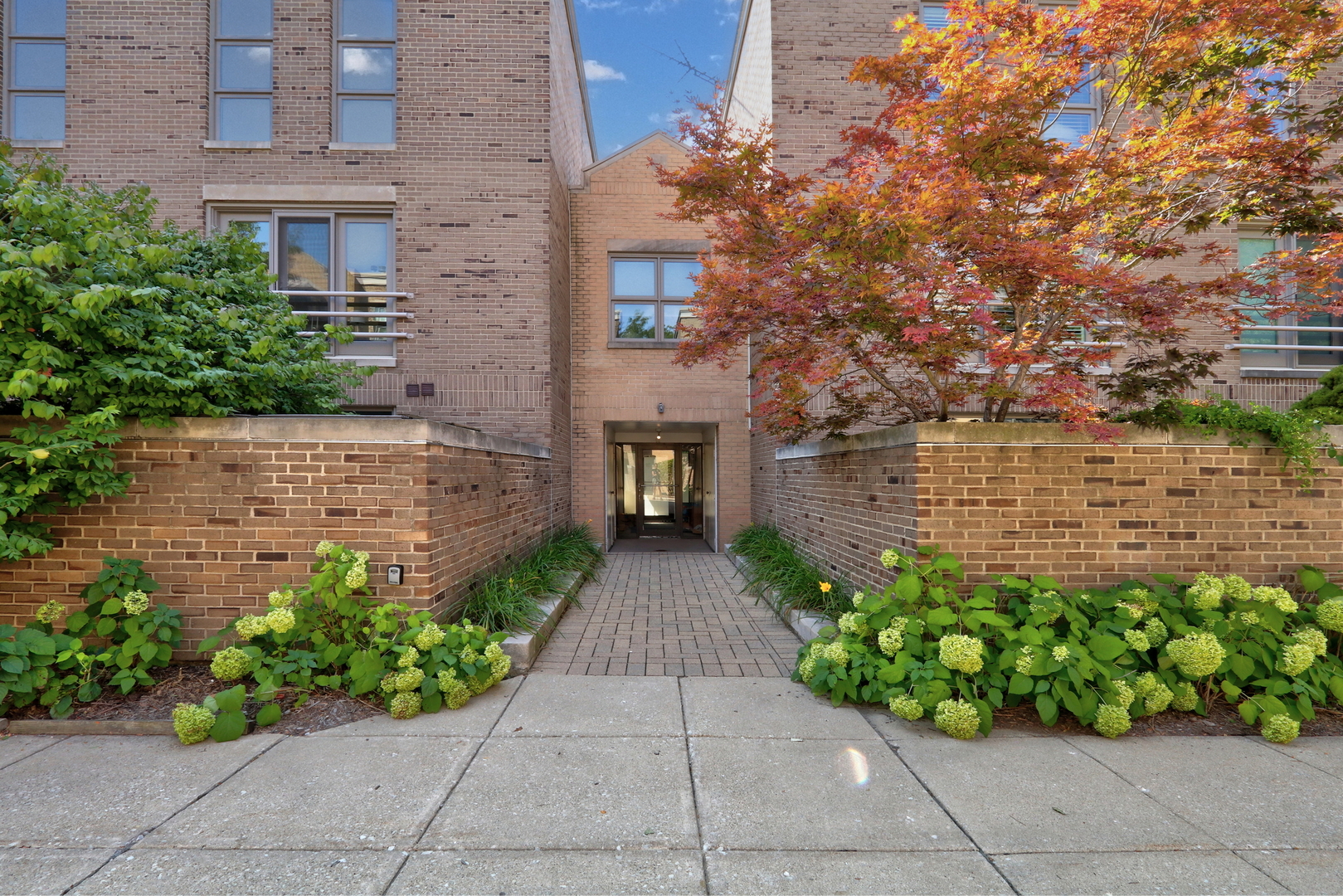 Photo 2 of Townhouse for sale at 2331 N Wayne Ave, Chicago, IL 60614 | MLS# 12749153 | Listing updated on 2026-09-06
