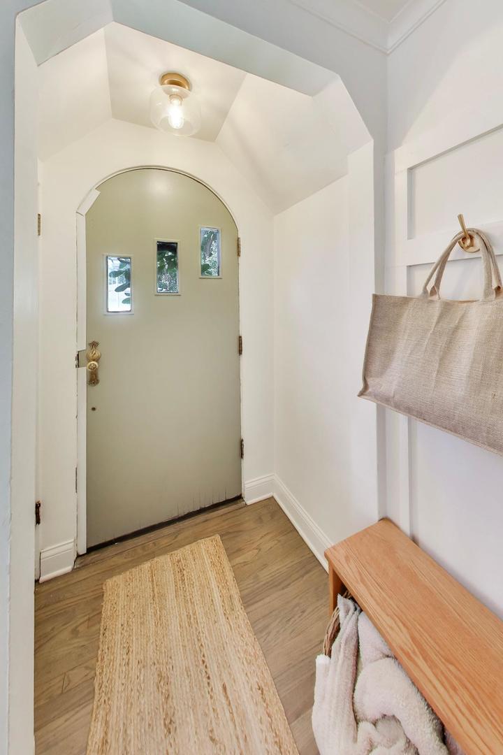 Photo 2 of Single family home for sale at 319 N Oaklawn Ave, Elmhurst, IL 60126 | MLS# 12750253 | Listing updated on 2026-09-04