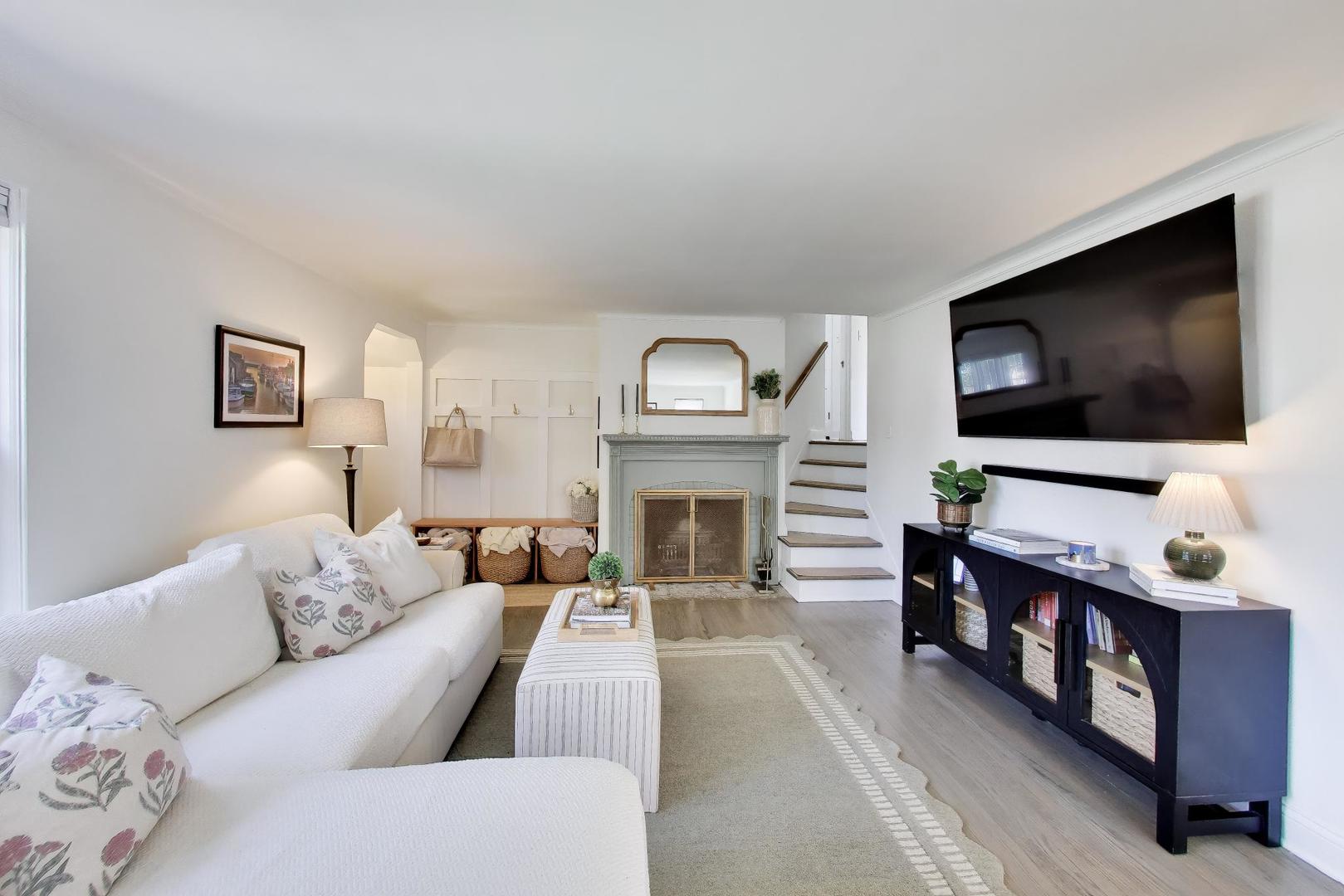 Photo 5 of Single family home for sale at 319 N Oaklawn Ave, Elmhurst, IL 60126 | MLS# 12750253 | Listing updated on 2026-09-04