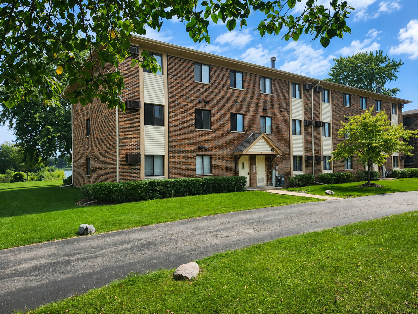 Photo 1 of Condo for sale at 4 Parkside Ct #3, Vernon Hills, IL 60061 | MLS# 12750410 | Listing updated on 2026-09-04