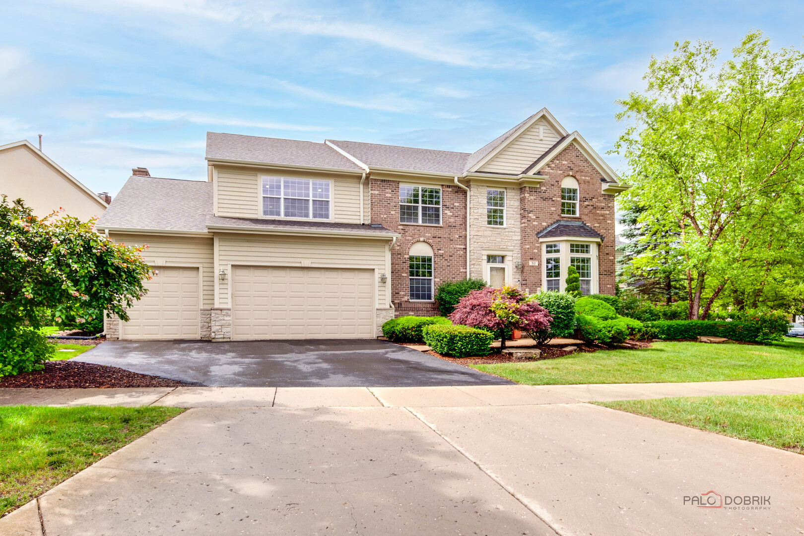 Photo 2 of Single family home for sale at 312 Camargo Ct, Vernon Hills, IL 60061 | MLS# 12750411 | Listing updated on 2026-09-03