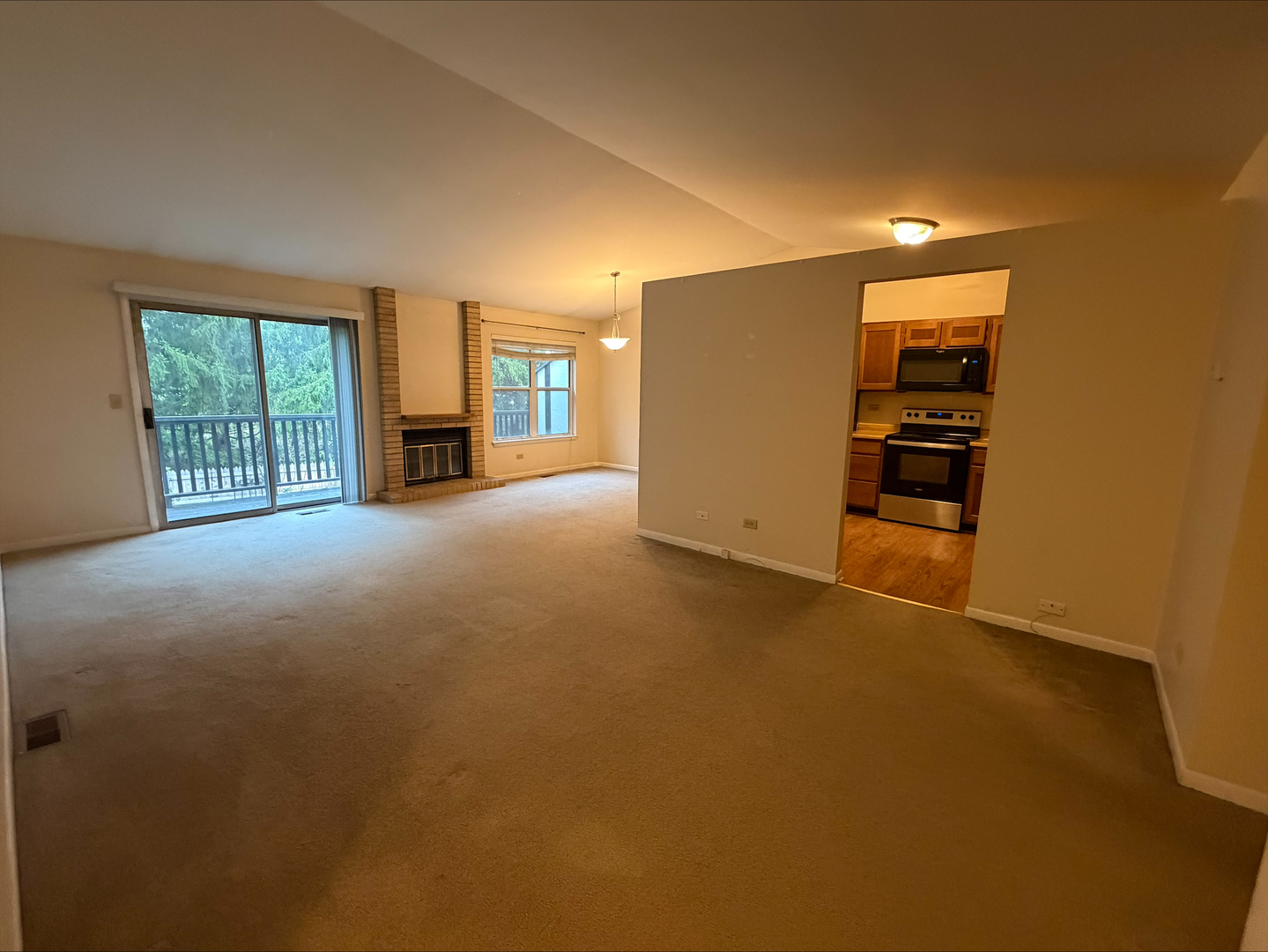 Photo 2 of Condo for sale at 148 W Golf Rd #E, Libertyville, IL 60048 | MLS# 12750639 | Listing updated on 2026-09-03