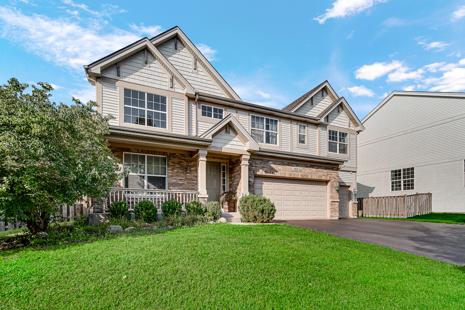 Photo 2 of Single family home for sale at 385 Post Oak Cir, West Chicago, IL 60185 | MLS# 12750666 | Listing updated on 2026-09-05