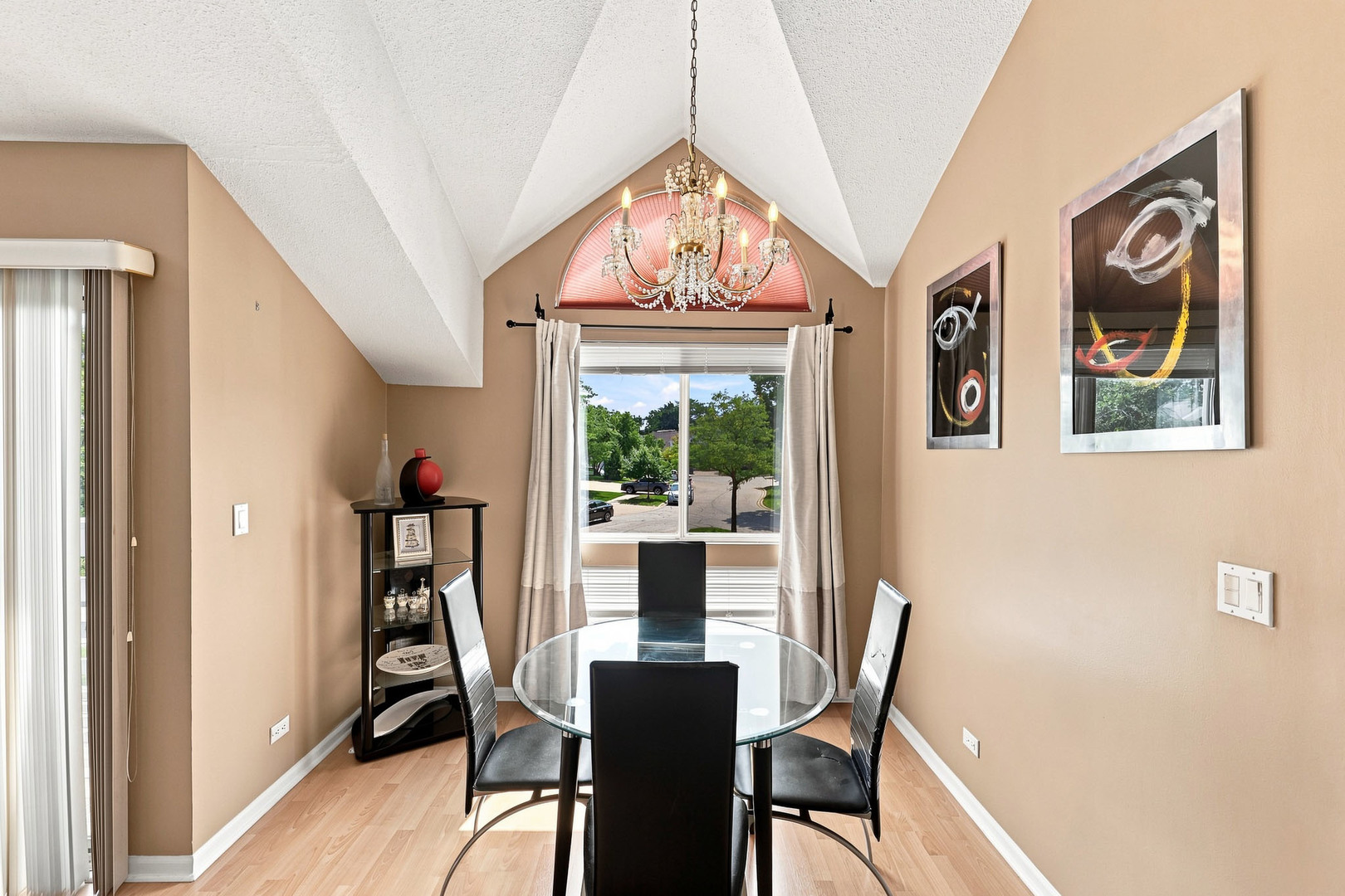 Photo 4 of Townhouse for sale at 1064 Courtland Dr, Buffalo Grove, IL 60089 | MLS# 12750686 | Listing updated on 2026-09-05