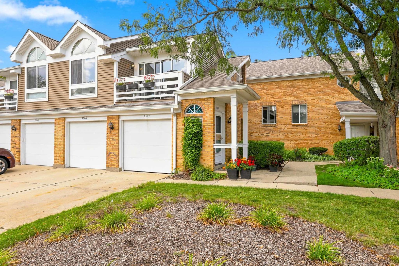 Photo 3 of Townhouse for sale at 1064 Courtland Dr, Buffalo Grove, IL 60089 | MLS# 12750686 | Listing updated on 2026-09-05