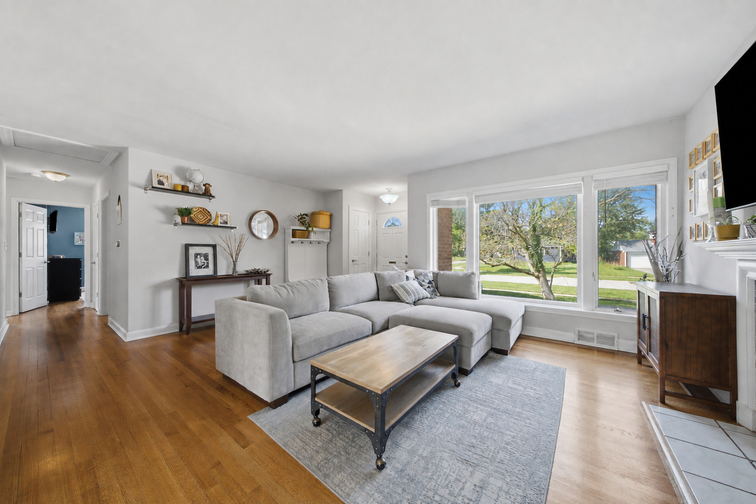Photo 2 of Single family home for sale at 1402 E Evergreen St, Wheaton, IL 60187 | MLS# 12750727 | Listing updated on 2026-09-03