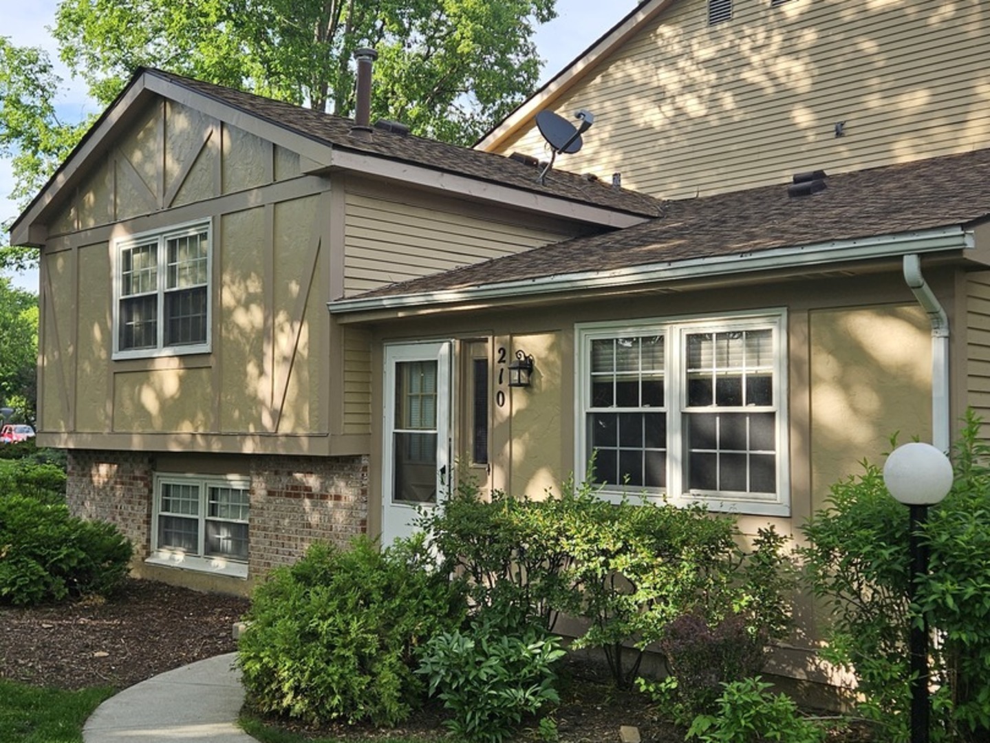 Photo 1 of Townhouse for sale at 210 Redwood Ct, Vernon Hills, IL 60061 | MLS# 12750855 | Listing updated on 2026-09-04