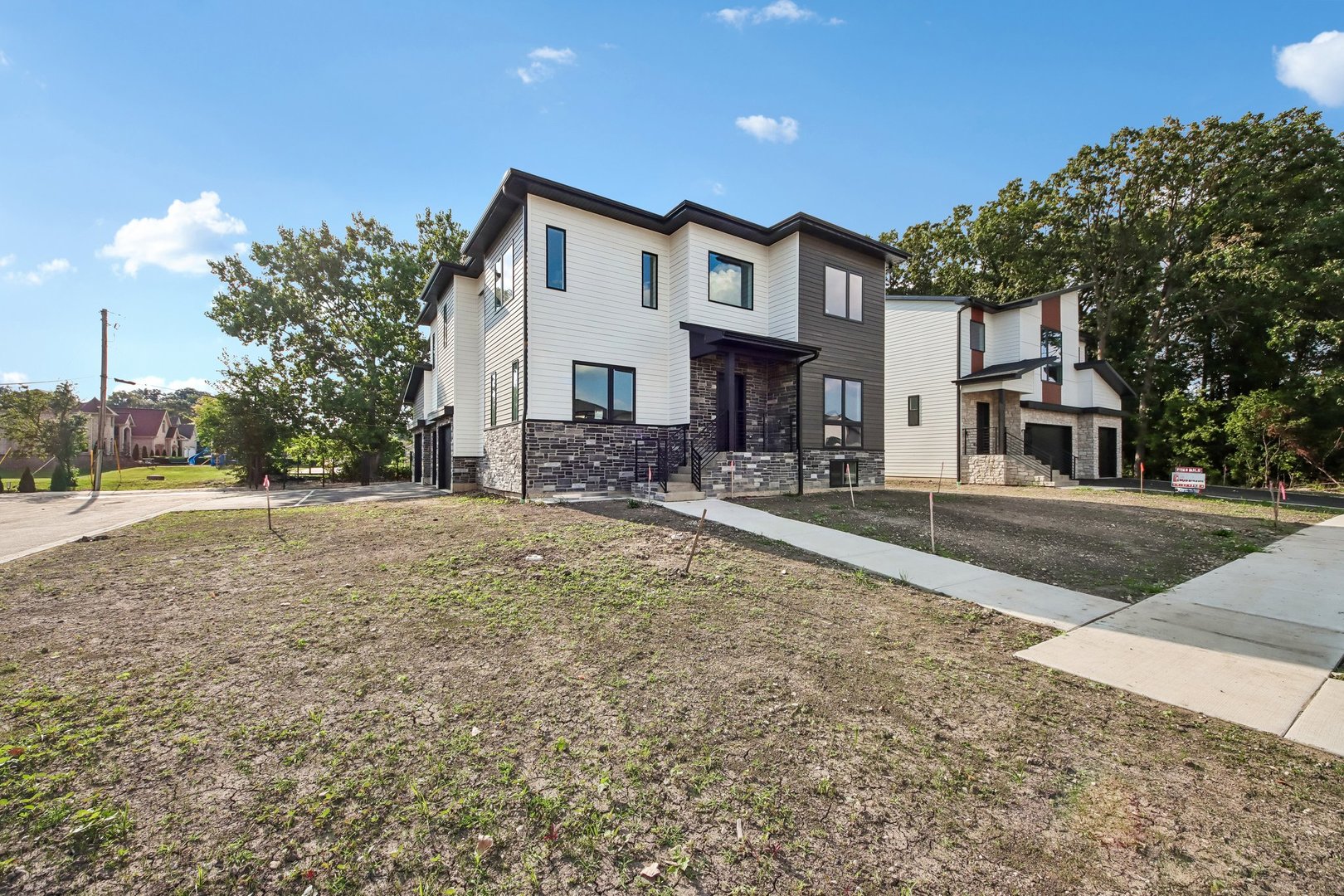 Photo 4 of Single family home for sale at 128 Pine Ln, Wood Dale, IL 60191 | MLS# 12751166 | Listing updated on 2026-09-04