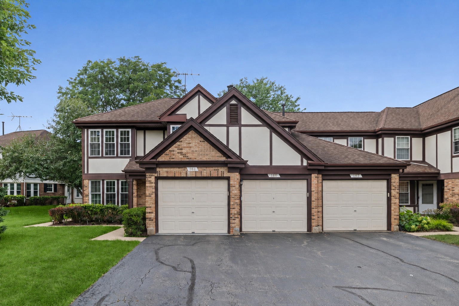 Photo 2 of Townhouse for sale at 166 White Branch Ct, Buffalo Grove, IL 60089 | MLS# 12751440 | Listing updated on 2026-09-04