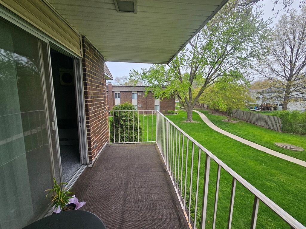 Photo 5 of Condo for sale at 974 Thornton Ln #212, Buffalo Grove, IL 60089 | MLS# 12752179 | Listing updated on 2026-09-05