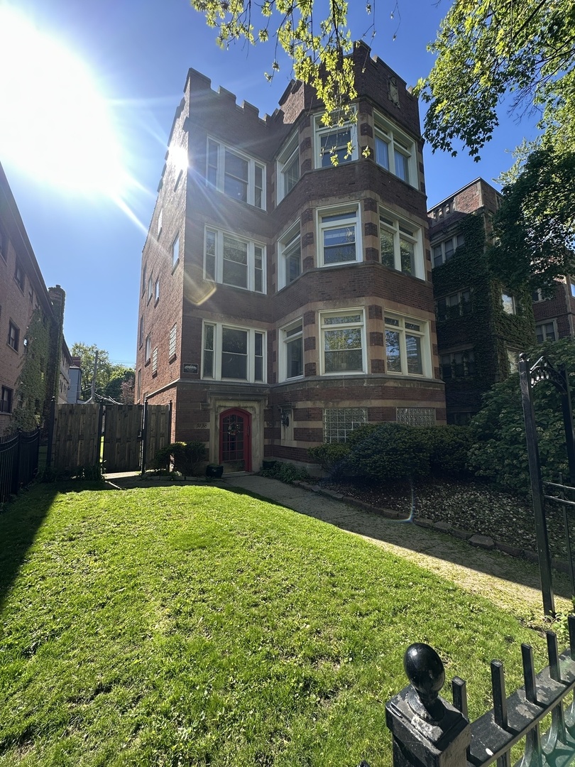 Photo 2 of Condo for sale at 5138 S Kenwood St, Chicago, IL 60615 | MLS# 12752428 | Listing updated on 2026-09-05