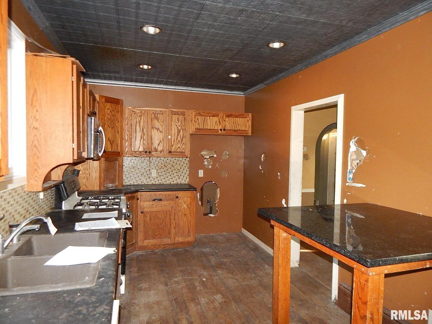 Homes for sale in Sterling, IL | 412 W 9Th St, Sterling, IL 61081 | MLS# QC4266448