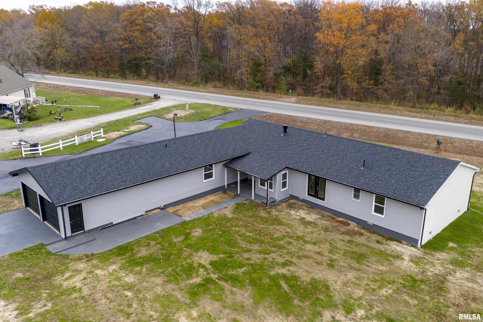 Homes for sale in Benton, IL | 7837 State Hwy 37, Benton, IL 62812 | MLS# EB456024