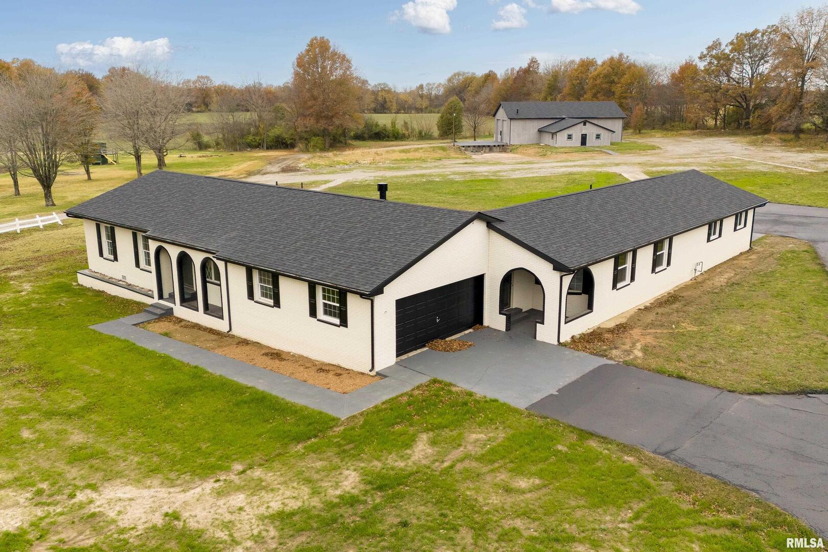 Homes for sale in Benton, IL | 7837 State Hwy 37, Benton, IL 62812 | MLS# EB456024