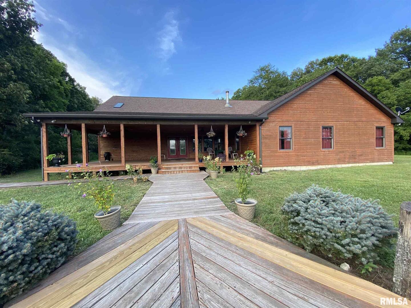 Homes for sale in Desoto, IL | 253 Ween Rd, Desoto, IL 62924 | MLS# EB440854