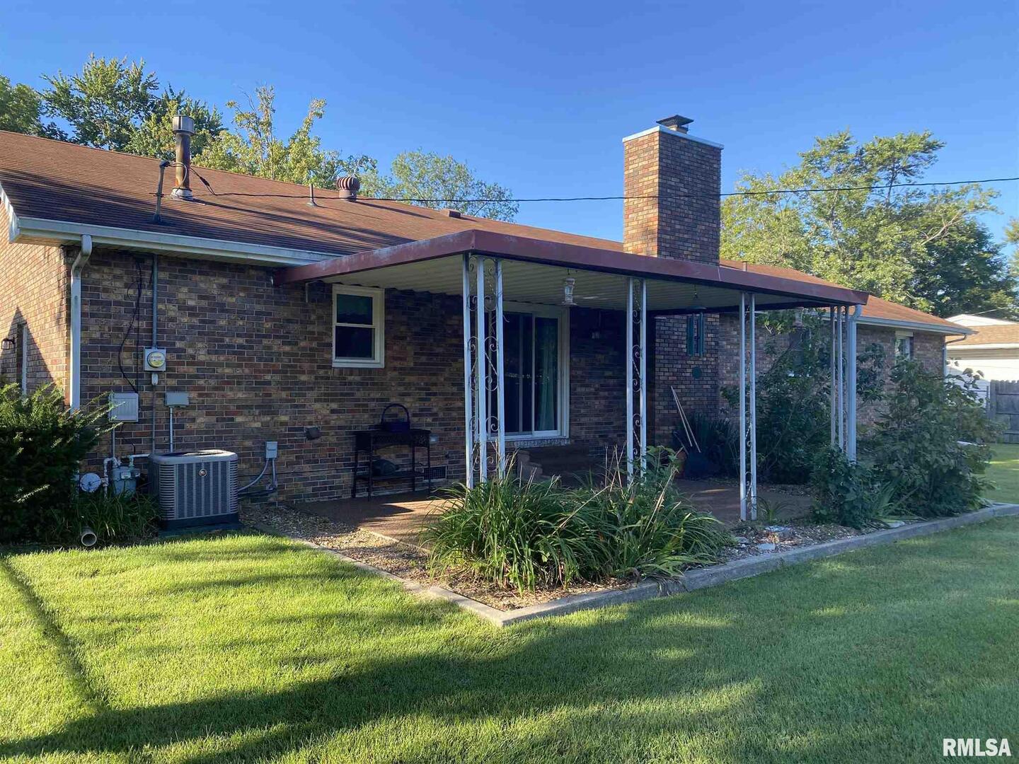 Homes for sale in Centralia, IL | 1340 E 6Th St, Centralia, IL 62801 | MLS# EB441245