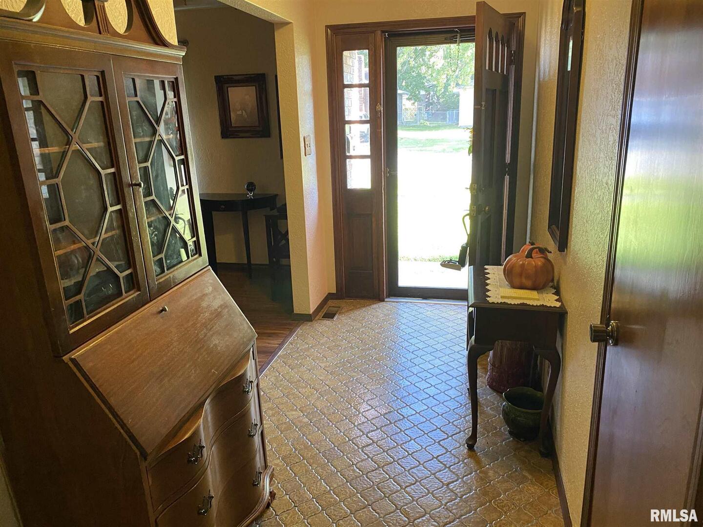 Homes for sale in Centralia, IL | 1340 E 6Th St, Centralia, IL 62801 | MLS# EB441245