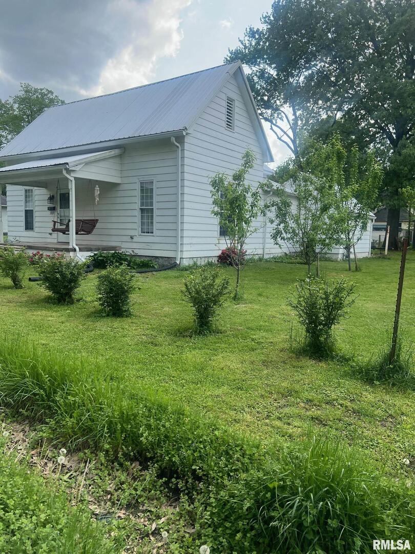 Homes for sale in Benton, IL | 809 S Commercial St, Benton, IL 62812 | MLS# EB457748