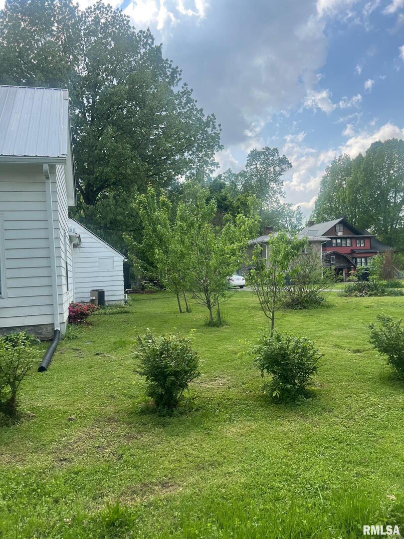 Homes for sale in Benton, IL | 809 S Commercial St, Benton, IL 62812 | MLS# EB457748