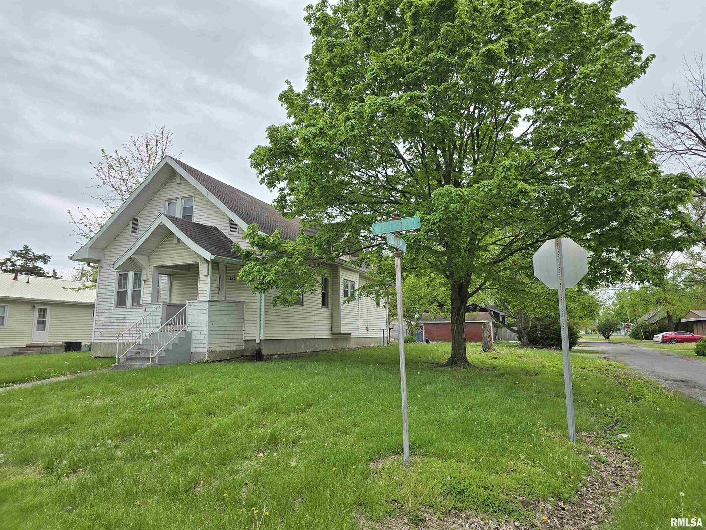 Homes for sale in Centralia, IL | 1201 E Noleman, Centralia, IL 62801 | MLS# EB458211