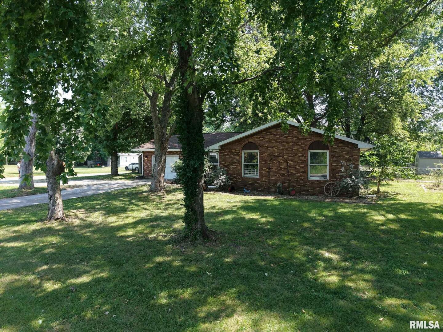 Homes for sale in Benton, IL | 208 N Brown St, Benton, IL 62812 | MLS# EB459214
