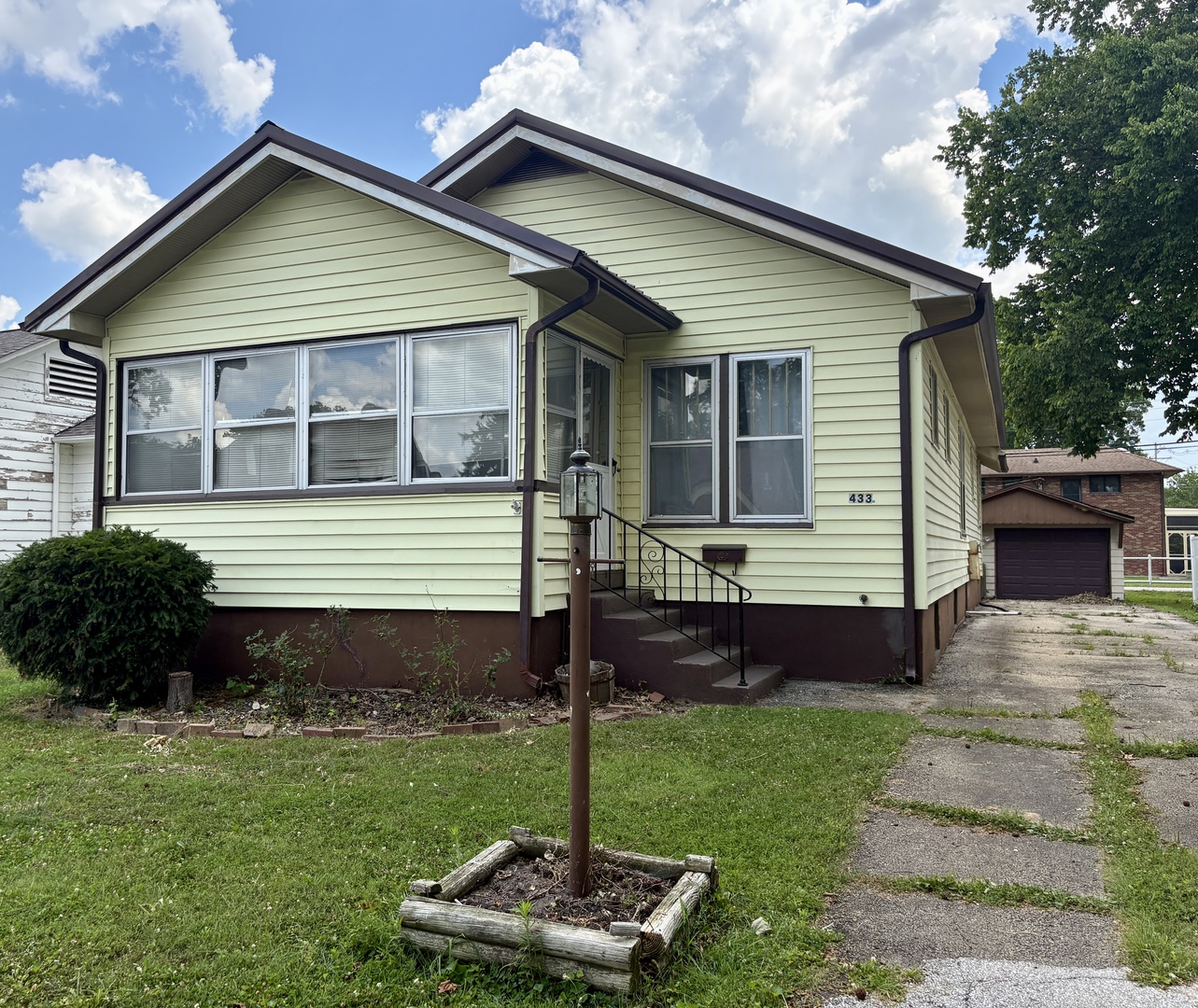 Homes for sale in Centralia, IL | 433 Linden, Centralia, IL 62801 | MLS# EB460799