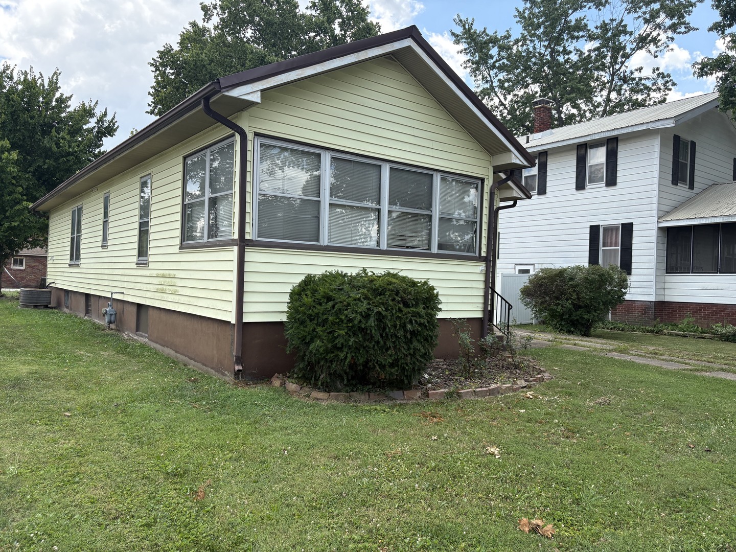 Homes for sale in Centralia, IL | 433 Linden, Centralia, IL 62801 | MLS# EB460799