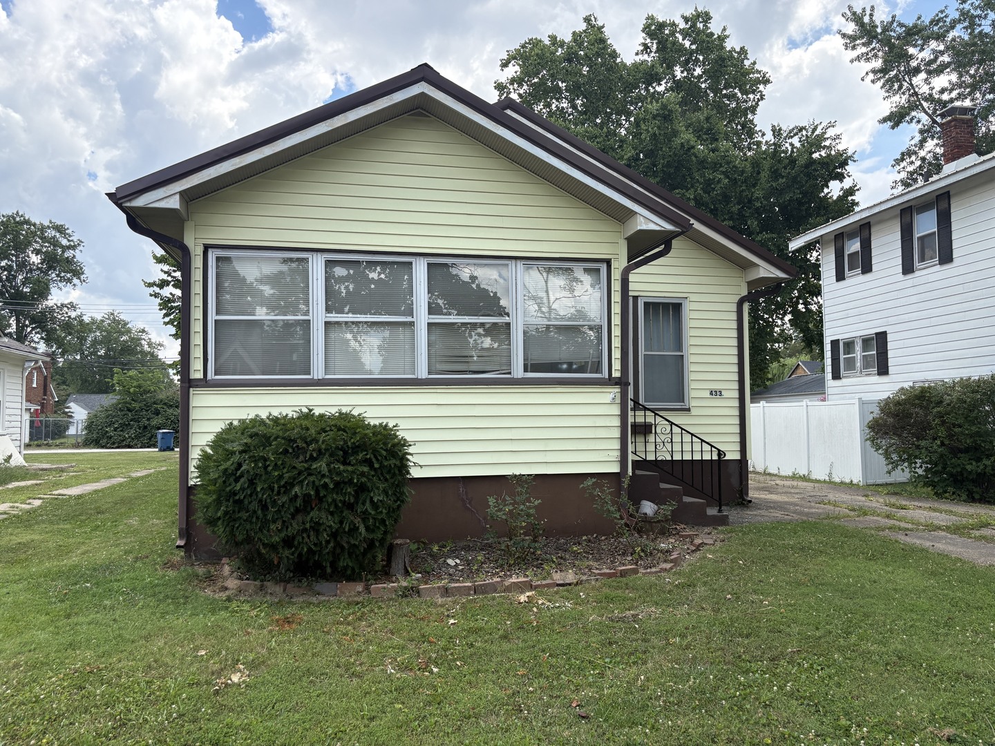 Homes for sale in Centralia, IL | 433 Linden, Centralia, IL 62801 | MLS# EB460799