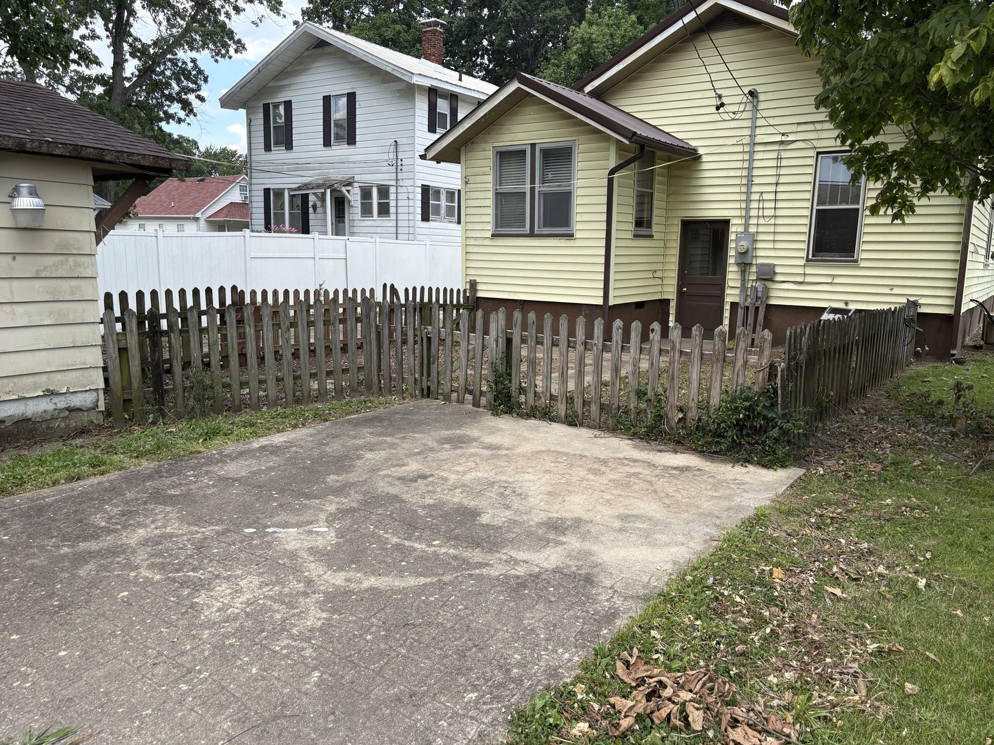 Homes for sale in Centralia, IL | 433 Linden, Centralia, IL 62801 | MLS# EB460799