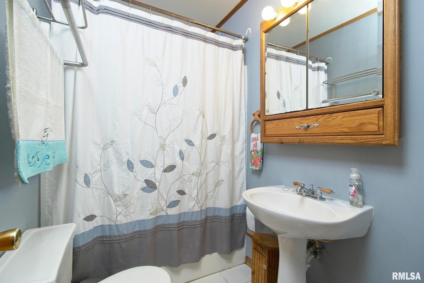 Homes for sale in Le Claire, IA | 1215 Wisconsin St, Le Claire, IA 52753 | MLS# QC4226305